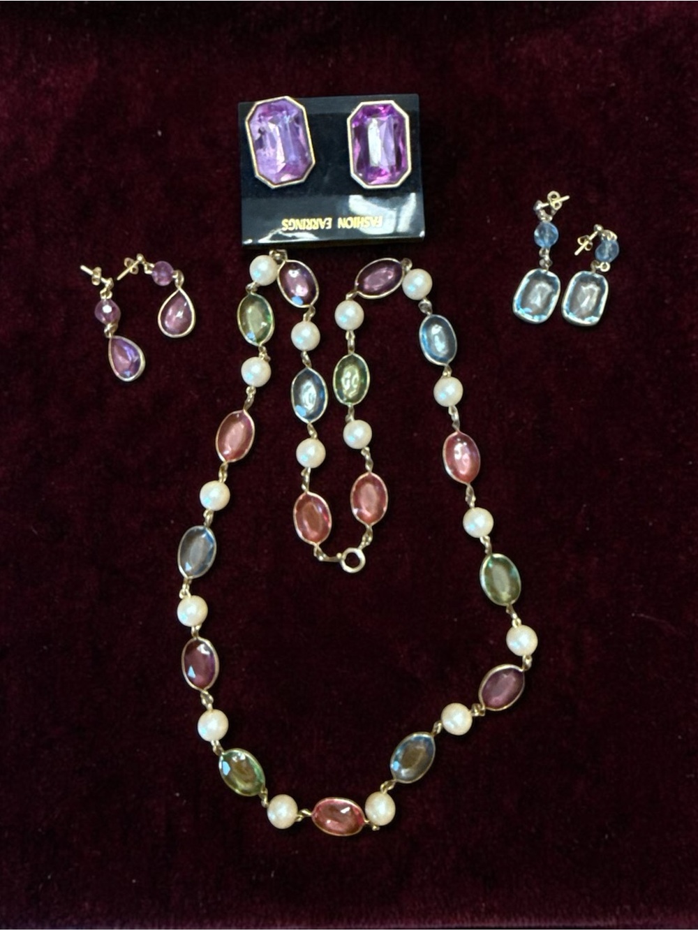 VTG Multicolor Crystal Bezel & Pearl Strand Jewelry Set: Necklace & 3x Earrings